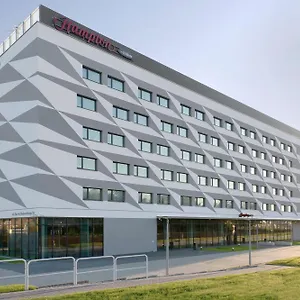 Hampton By Hilton Krakow Airport מלון